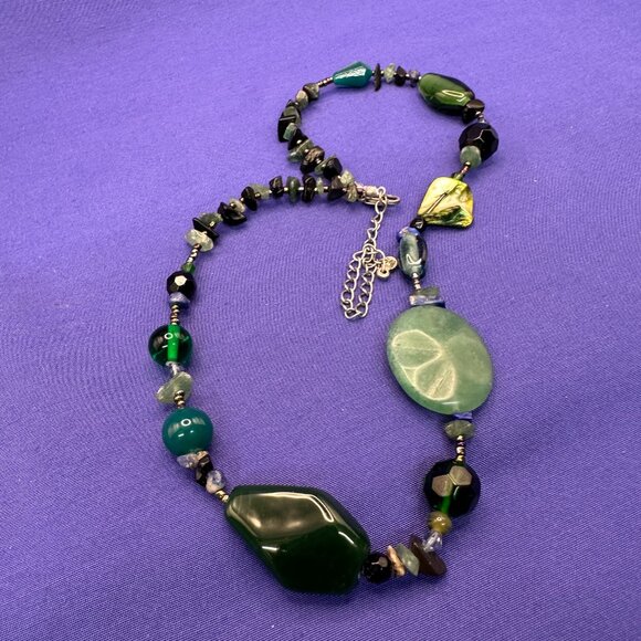 Unica Green Jadeite & Shell & Glass Necklace - Picture 4 of 13